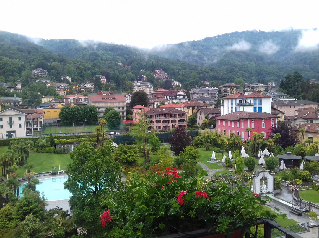 蕾佳娜皇宫酒店主图