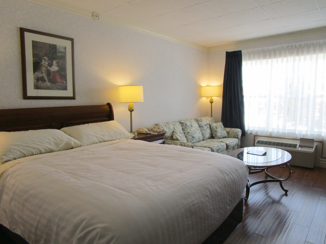 Claymore Inn & Suites主图