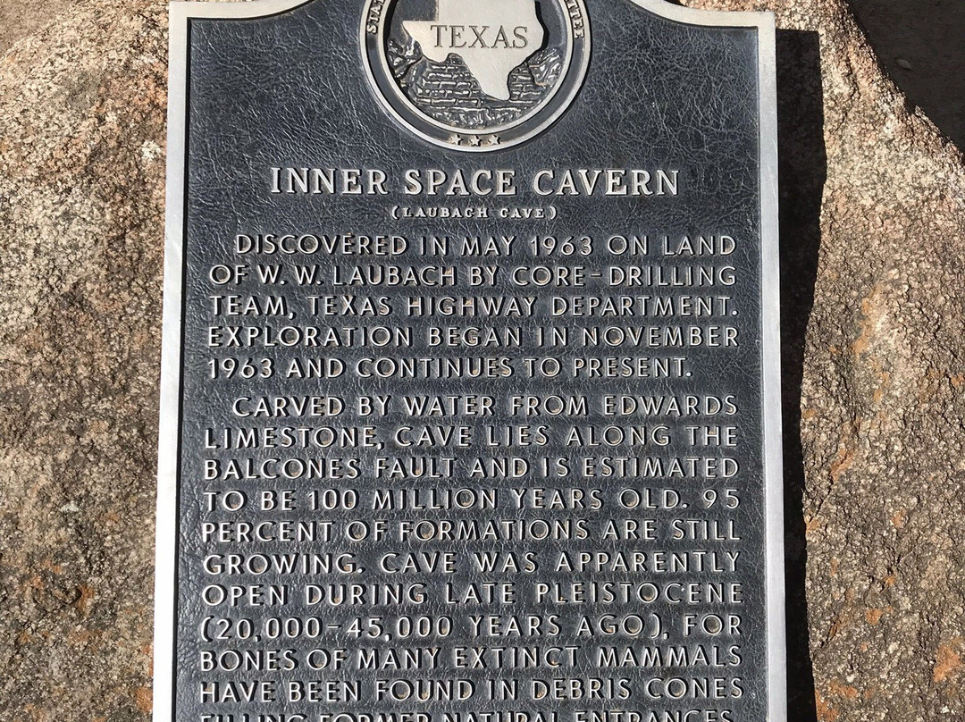 Inner Space Cavern景点图片