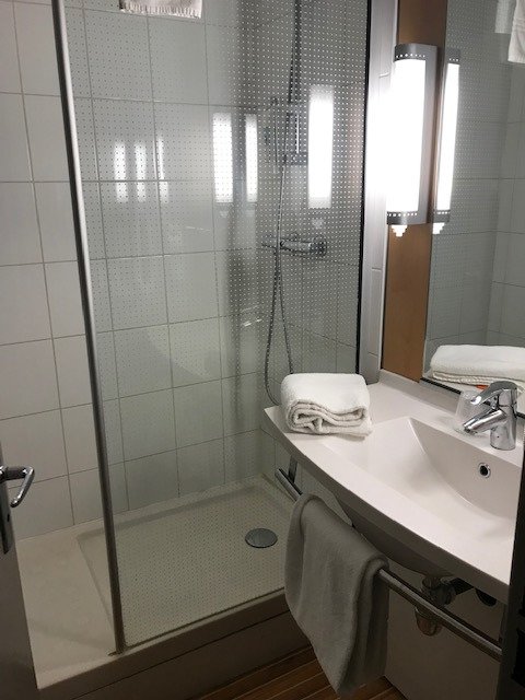 宜必思贡比涅酒店-浴室