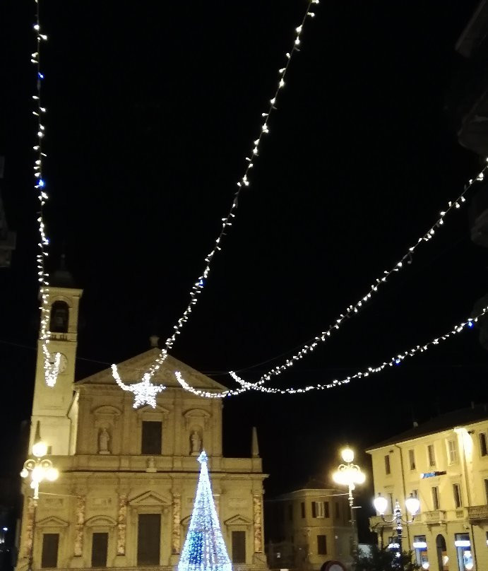 Chiesa dei Santi Pietro e Paolo-萨龙诺必去景点
