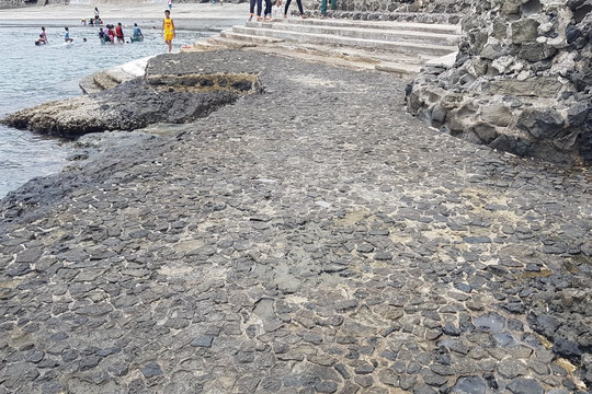 Flat Rock Beach Resort主图