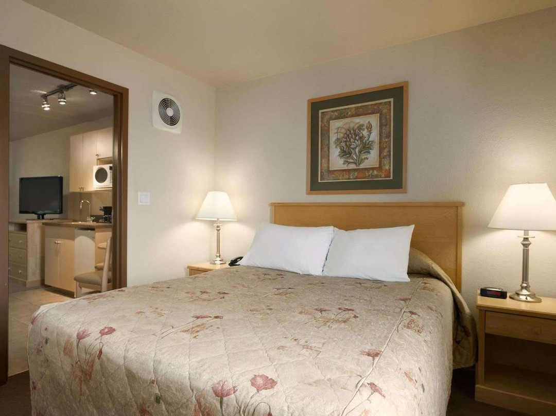 Super 8 by Wyndham Dawson Creek主图