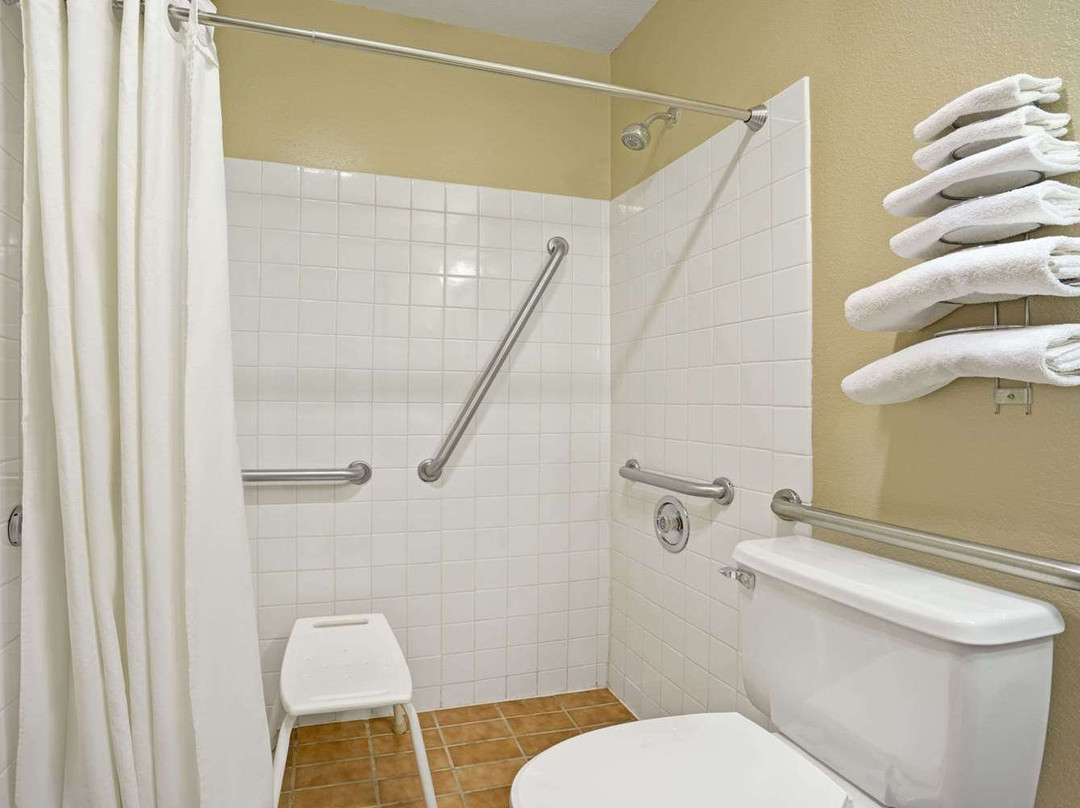 Super 8 by Wyndham Melrose主图