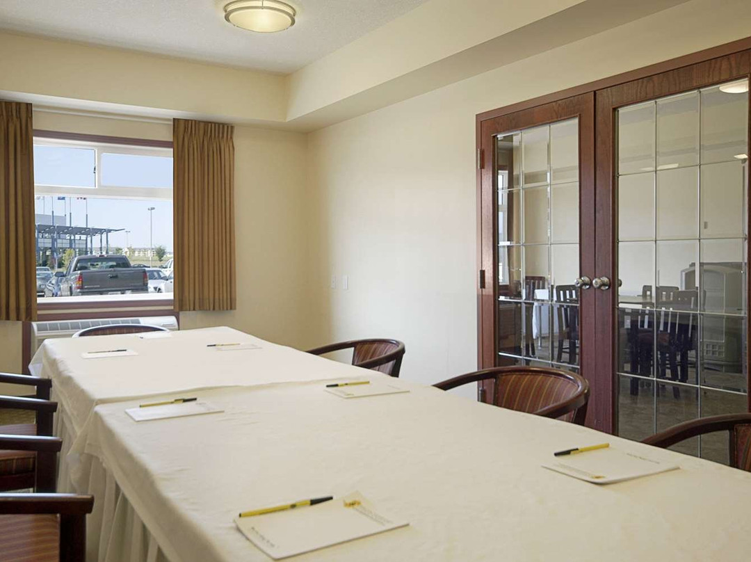 Super 8 by Wyndham Fort Saskatchewan主图