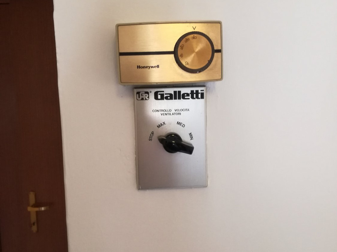 曼坦那酒店主图