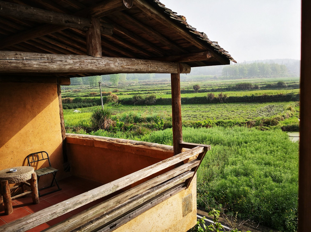 黟县猪栏酒吧客栈老油厂店主图