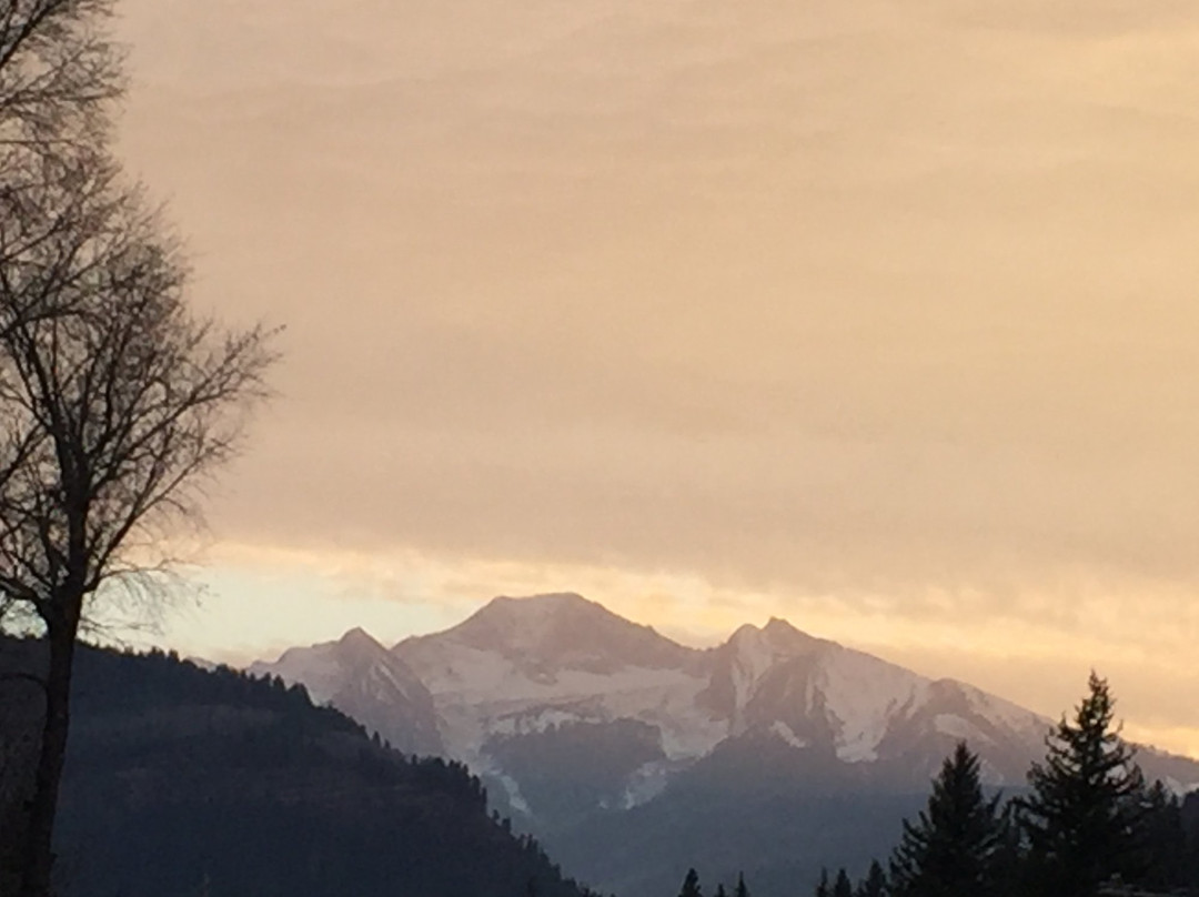 Redstone Cliffs Lodge主图