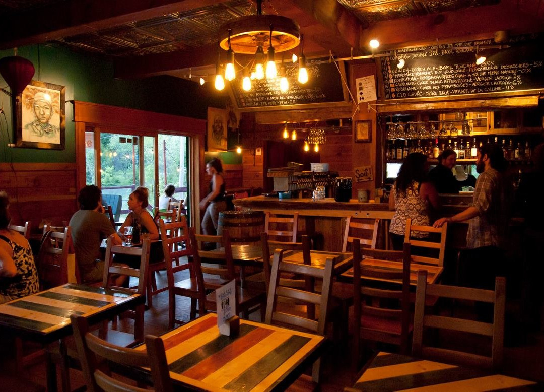 Val David餐馆和美食-Resto-Microbrasserie Le Baril Roulant