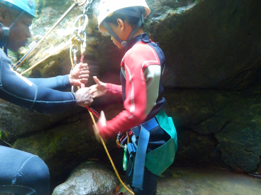 Vert-evad Canyoning-Fonds Saint Denis必去景点