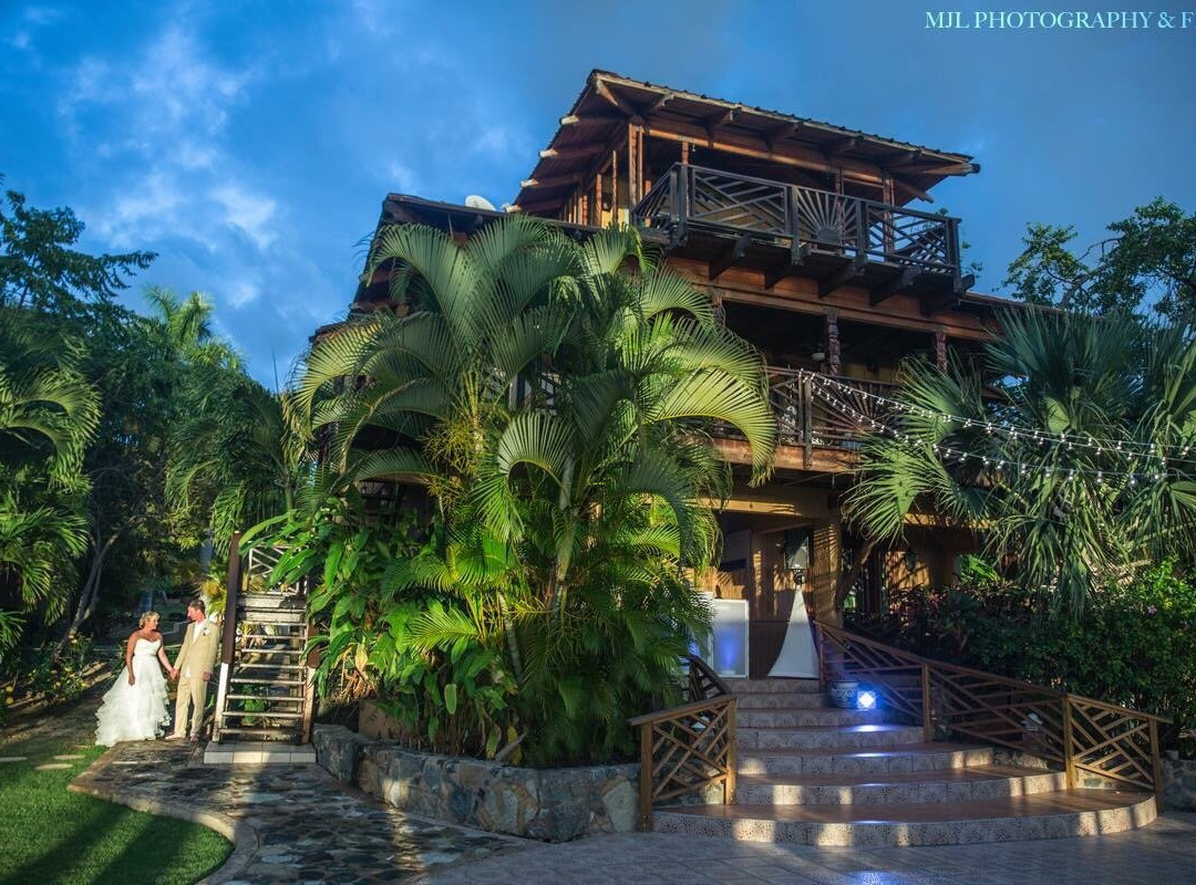 Tres Palmas Inn & Villas