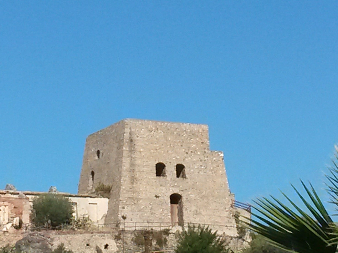 Torre Talao Scalea景点图片