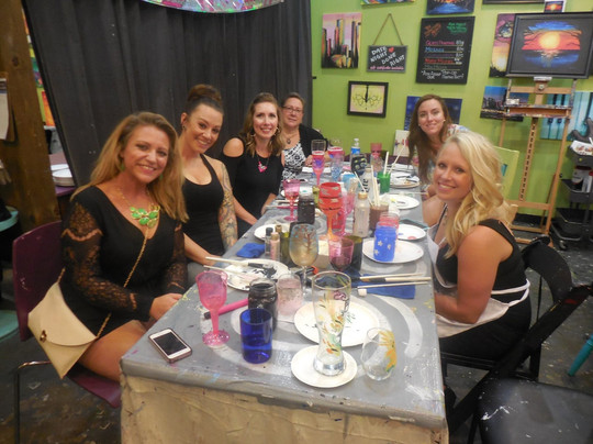 Bottle & Bottega by Painting with a Twist-芝加哥必去景点