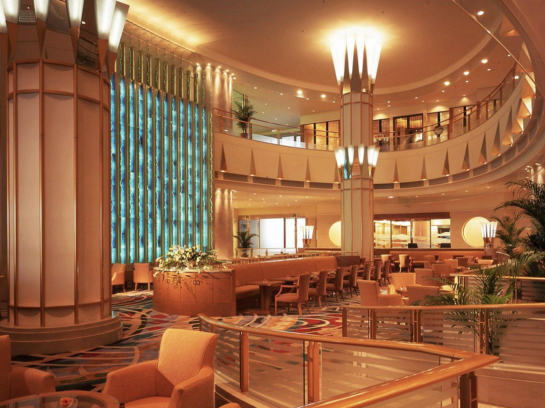 ロビーラウンジ クリスタルムーブメント