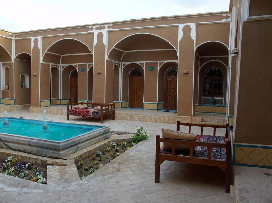 Varzaneh酒店住宿-努斯塔库旅馆