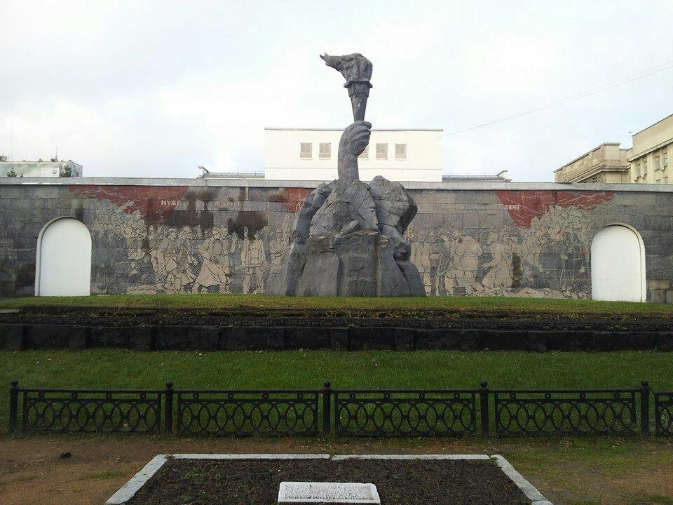 Monument to the Heroes of the Revolution-新西伯利亚必去景点