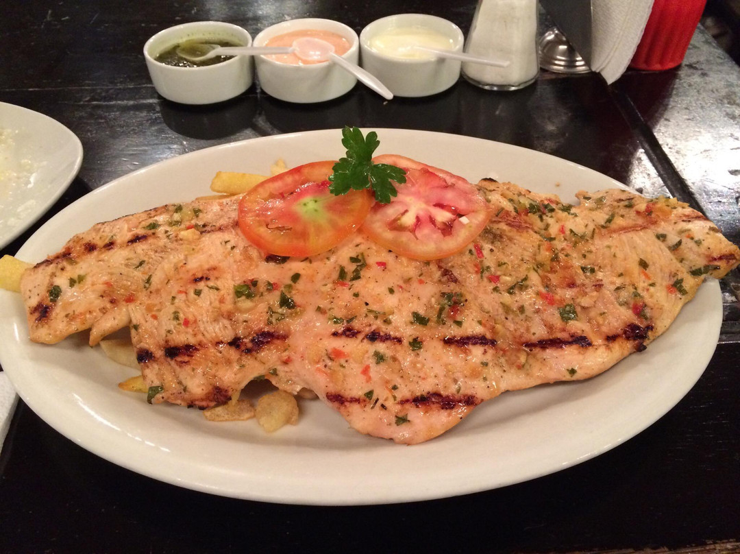 Tucume餐馆和美食-Pollos y Parrillas El Meson