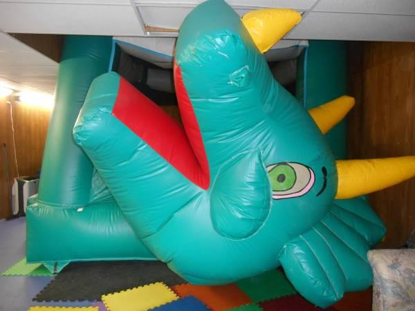 The Dinosaur Playground Bounce House-莱克威尔士必去景点