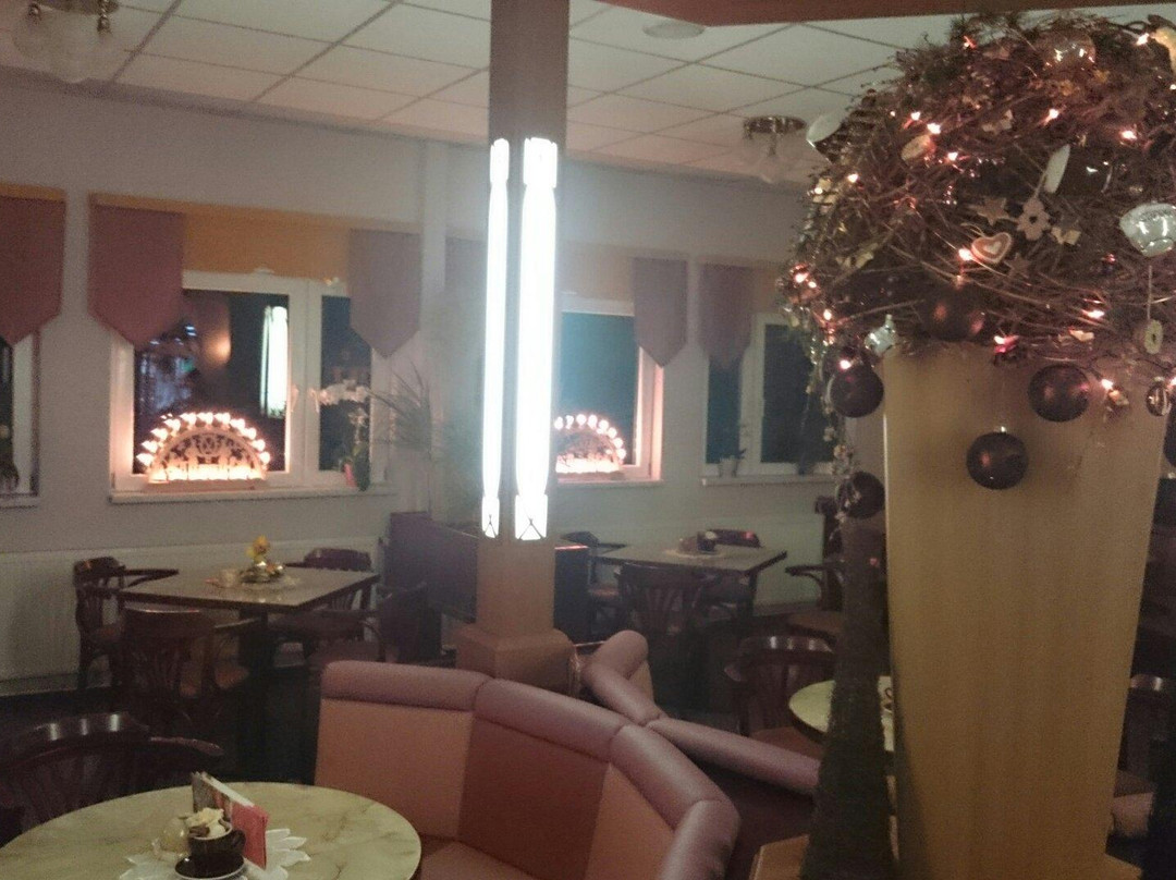 Lauter-Bernsbach餐馆和美食-Blumen Und Cafe Geissler