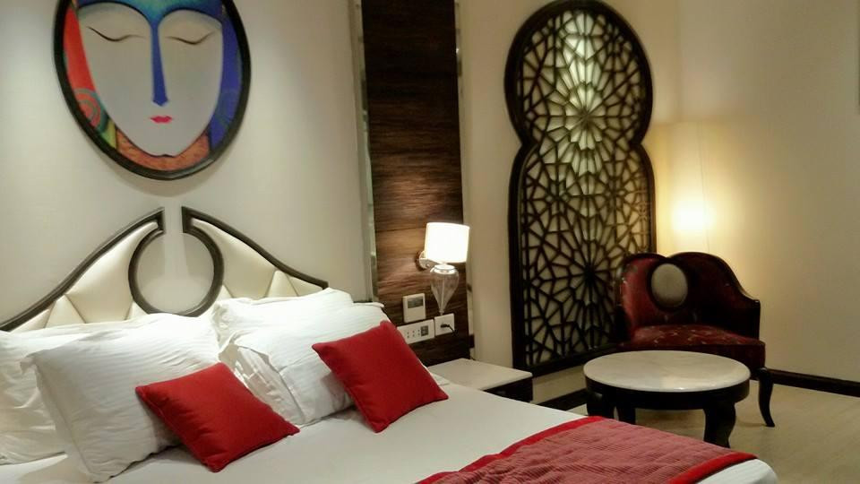 The First Hotel主图