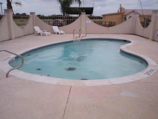 Riviera Inn & Suites-泳池