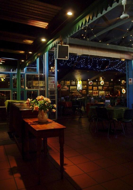 Grotto Bay旅游景点-Evita Se Perron