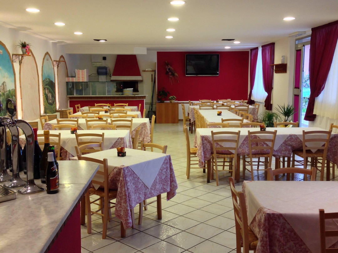 Serra Sant'Abbondio餐馆和美食-Pizzeria Duegi
