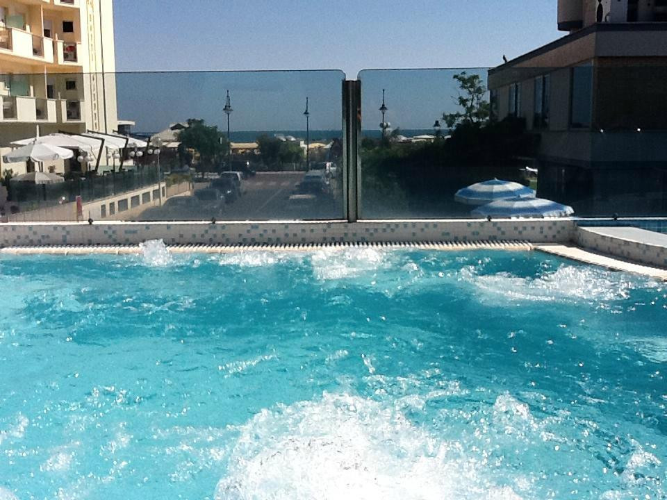 Piscina Caesar Riscaldata-切塞纳蒂科必去景点