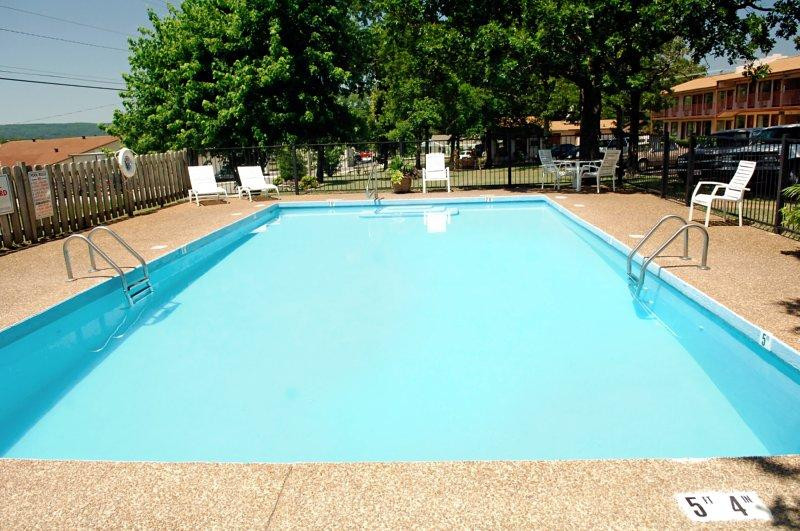 The Parkwood Inn & Suites主图