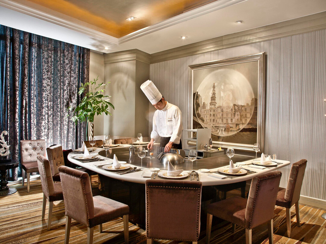 万和亚隆国际酒店主图