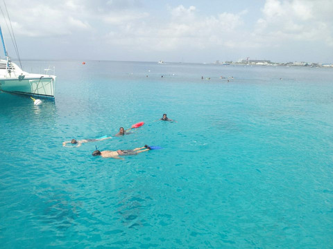 Elegance Catamaran Cruises-布里奇顿必去景点
