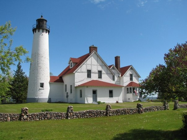 Point Iroquois Light Station景点图片