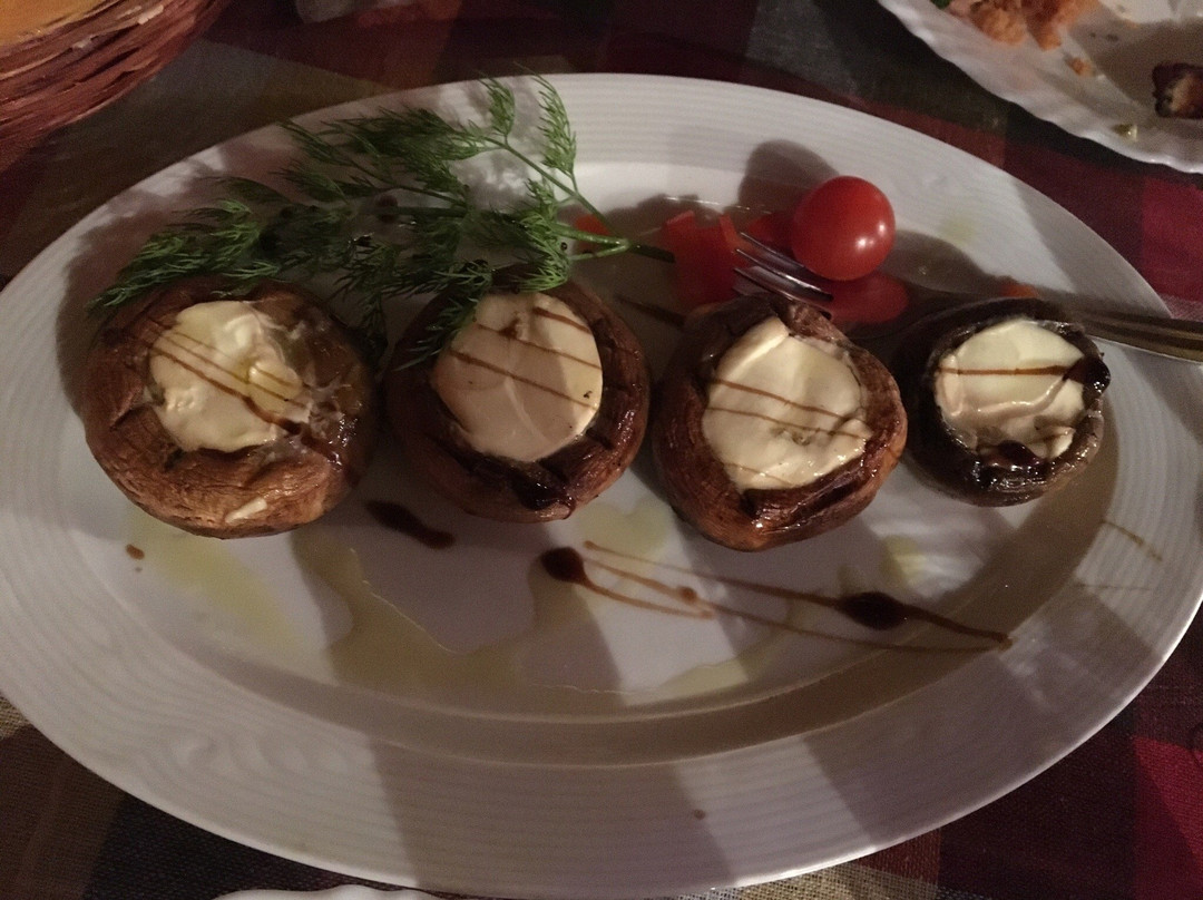 Koloni餐馆和美食-Costa's Koloni Tavern