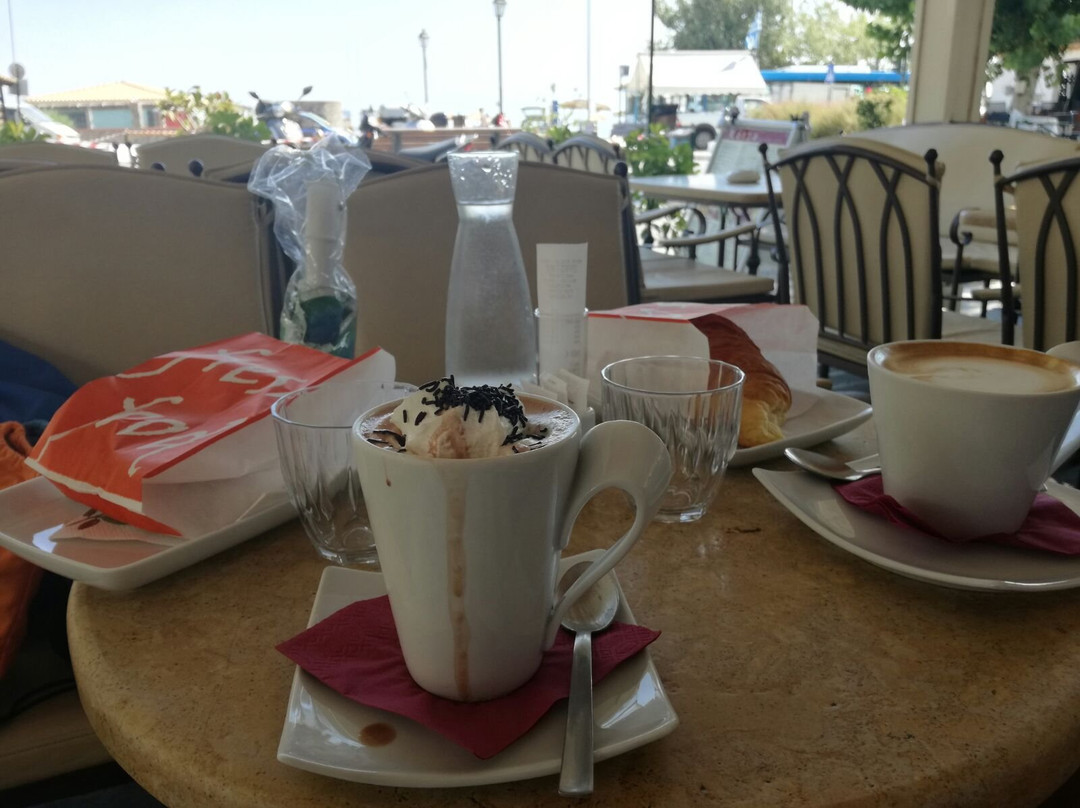 Lotza lounge cafe