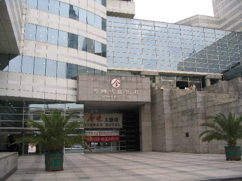 今晚大酒店主图