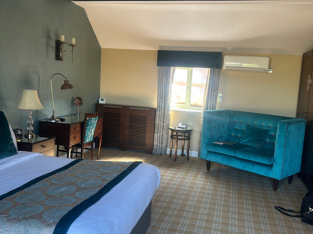 Rogerthorpe Manor Hotel主图