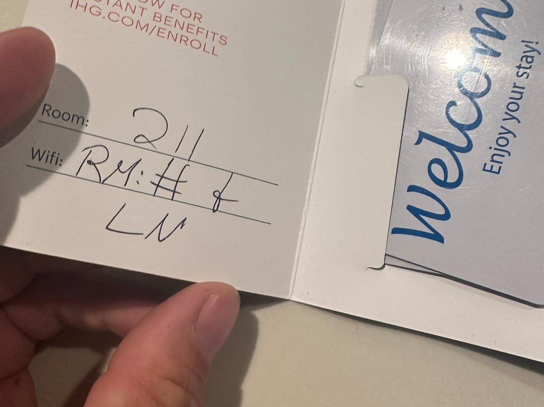 锡拉丘兹机场烛木套房酒店主图