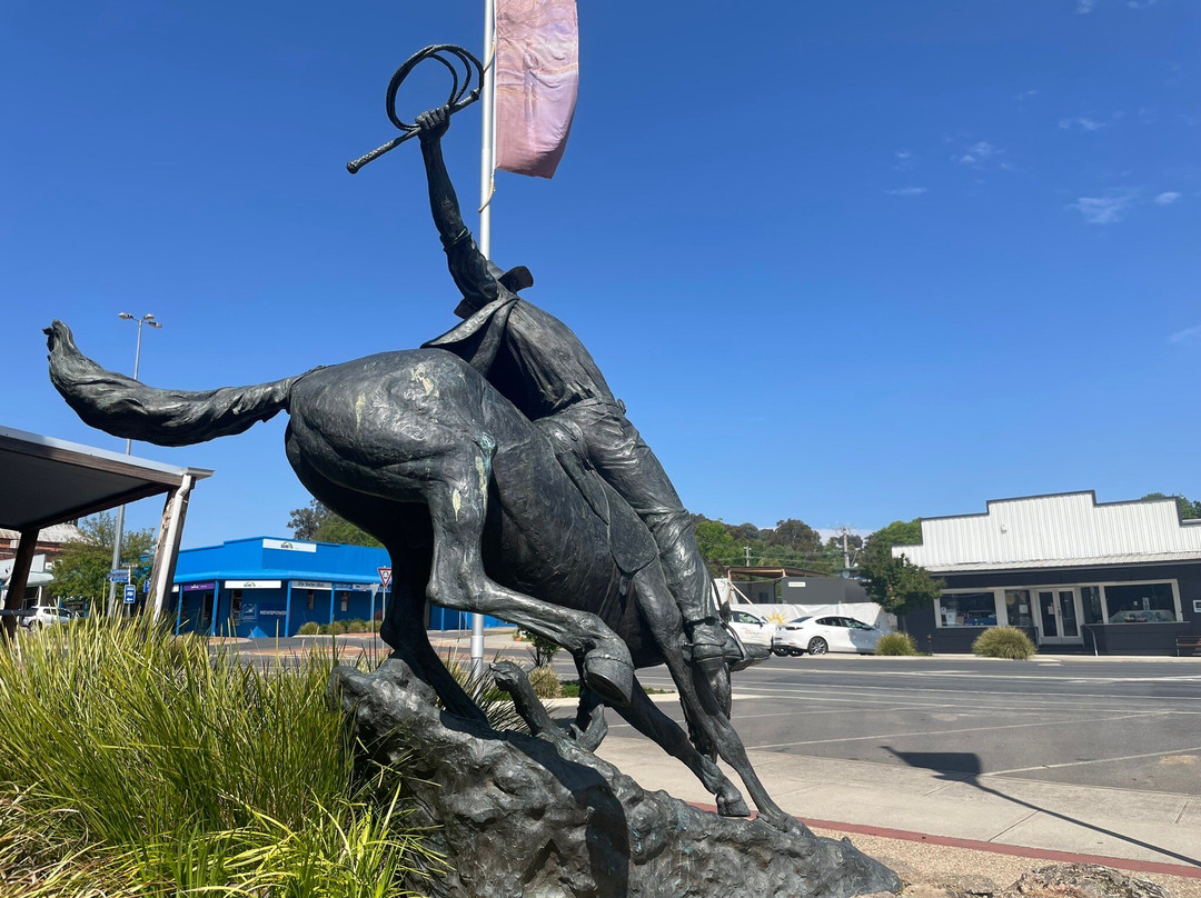 The Man from Snowy River Statue-Corryong必去景点