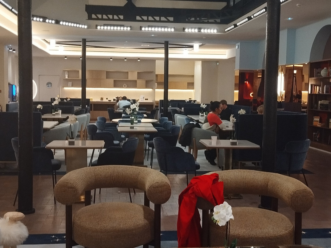 爱思得阿斯特拉歌剧院酒店