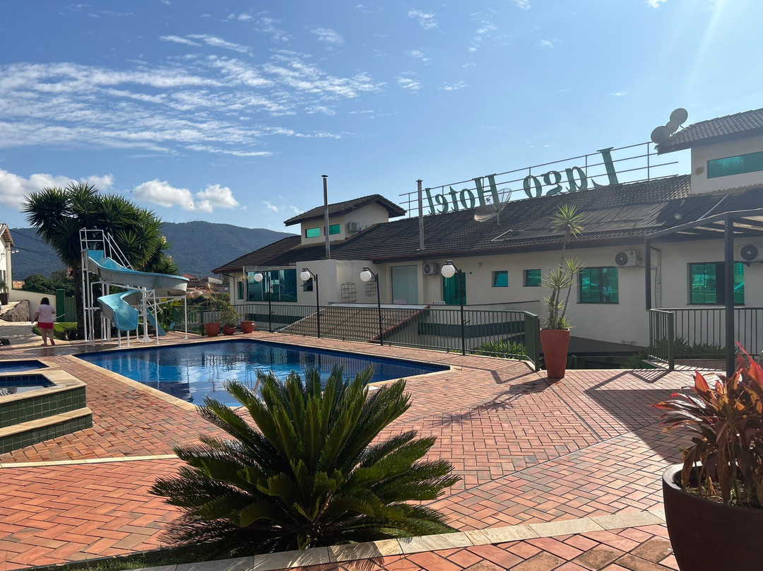 Summit Lago Hotel主图