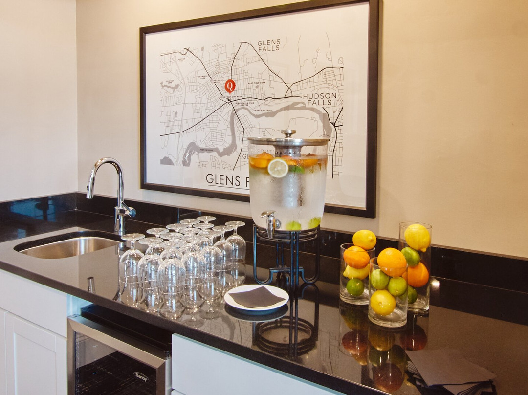 昆斯伯里酒店主图