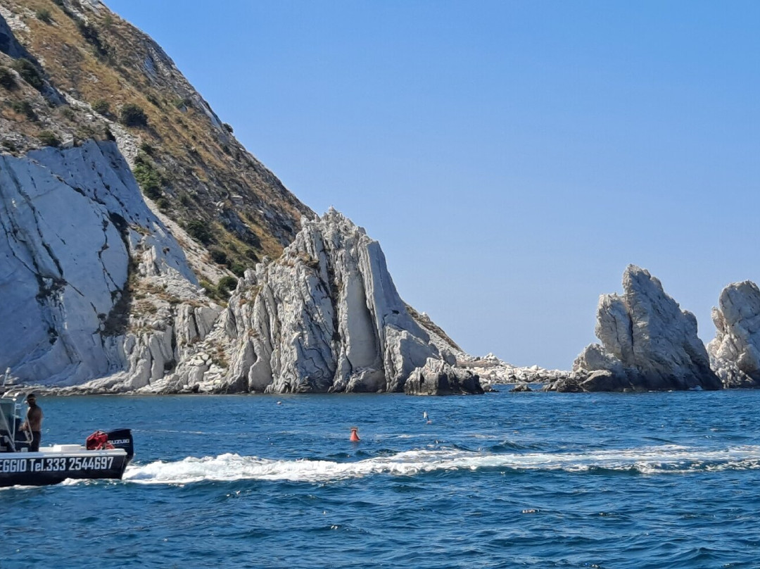 Spiaggia Delle Due Sorelle-Sirolo必去景点