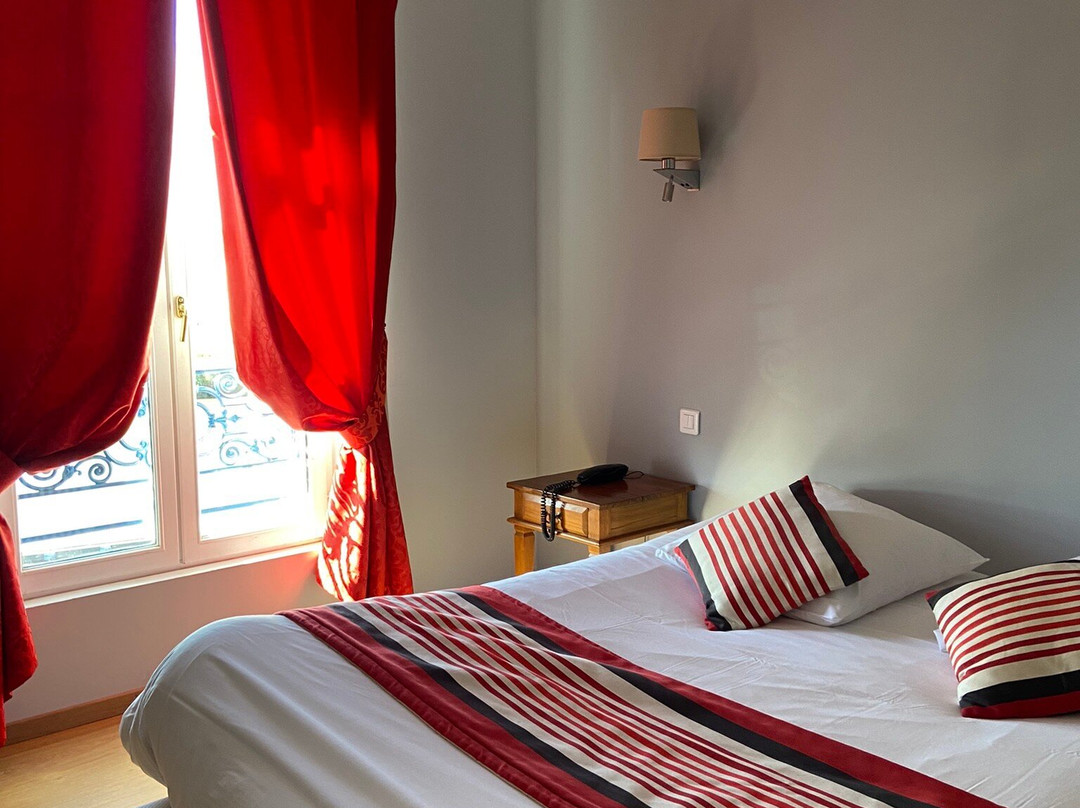 Hôtel De La Tour Libourne主图