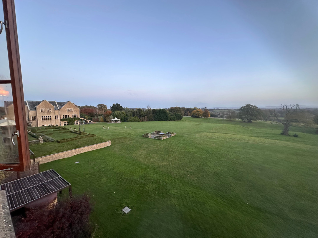 South Lodge Hotel & Spa主图