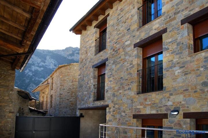 Estasia Apartments