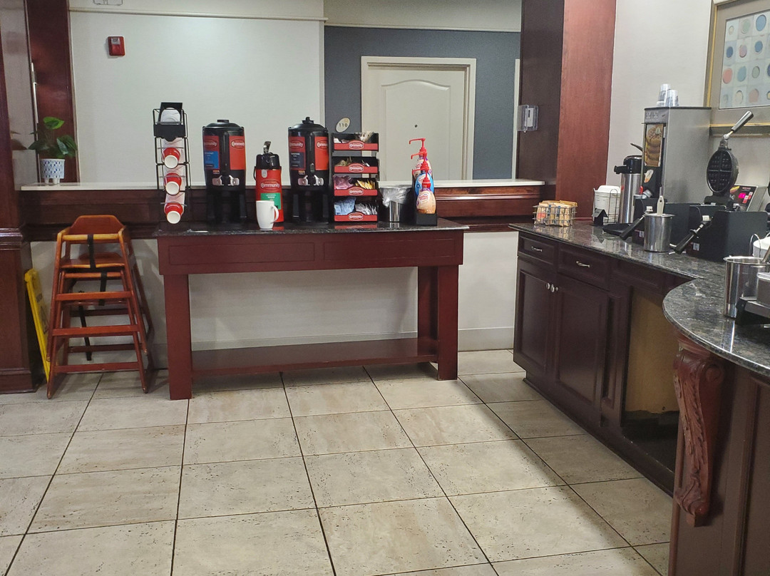 La Quinta Inn & Suites by Wyndham Savannah Airport - Pooler主图