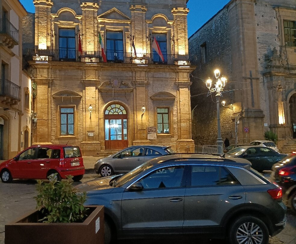 Palazzo di Citta-皮亚扎－阿尔梅里纳必去景点