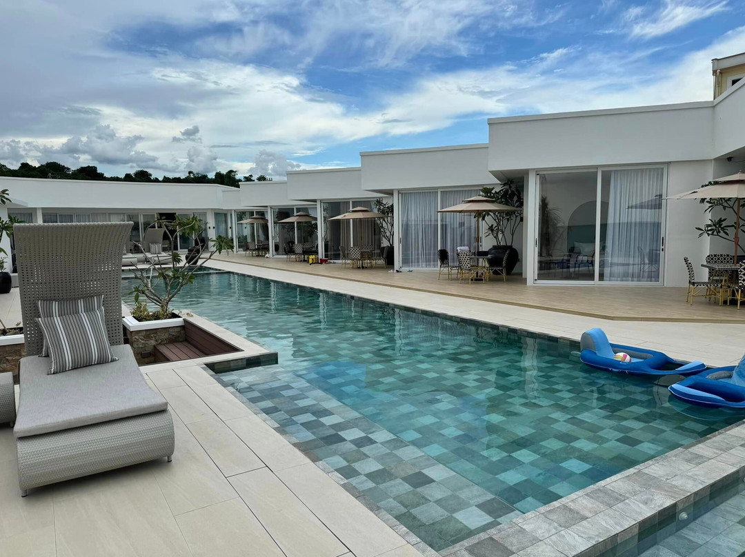 So Hu Beach Club