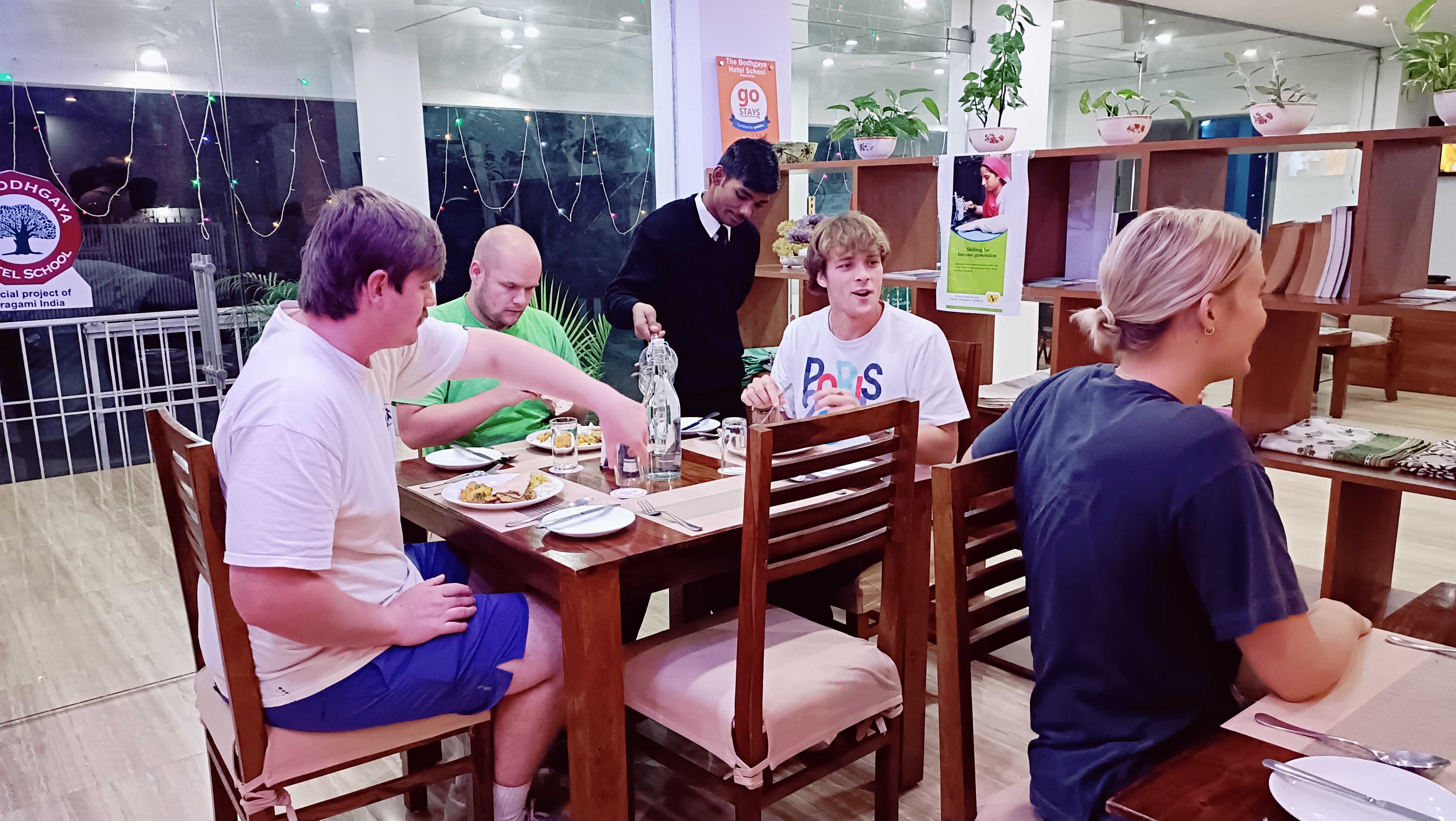 The Bodhgaya Hotel School-餐饮