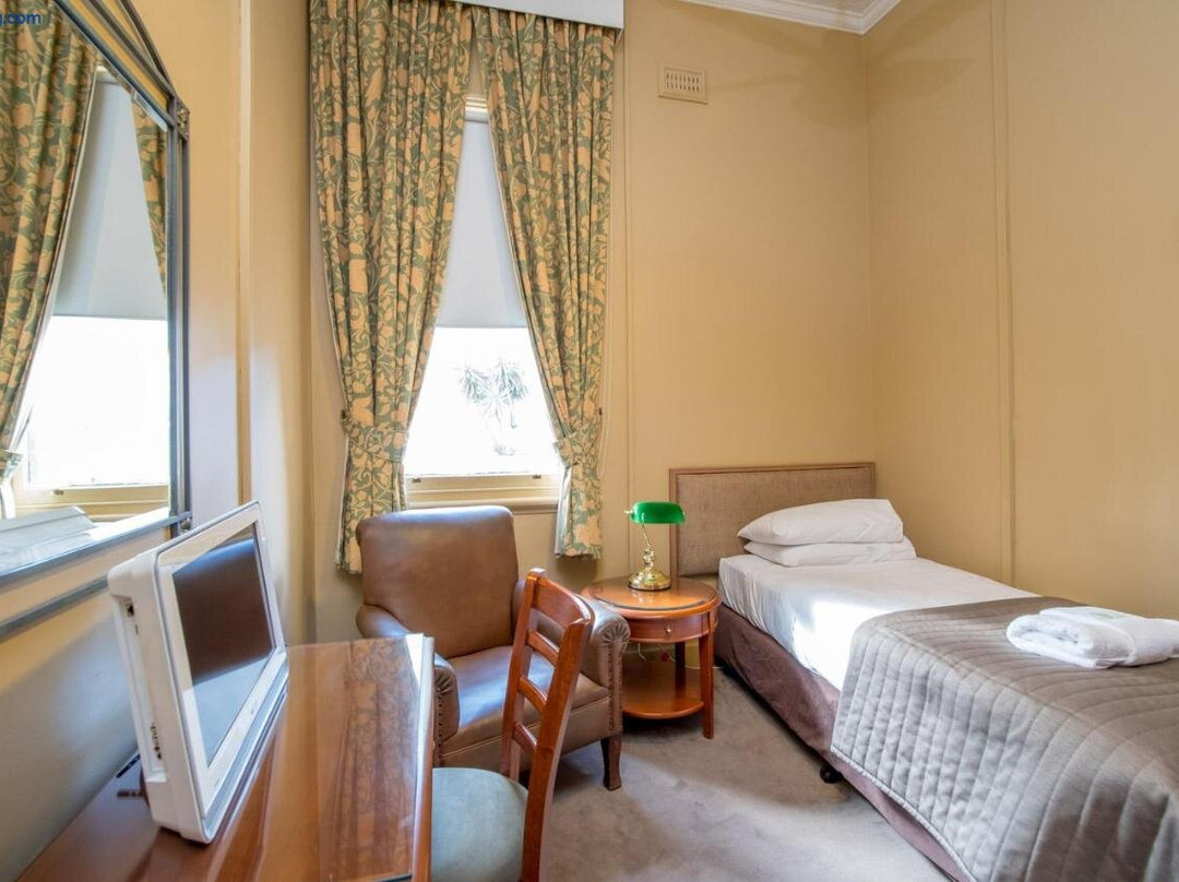 American Hotel主图